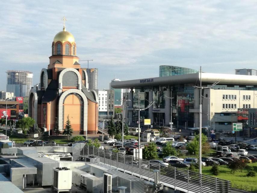 Apartment Near Train Station And Close To City Center Kiev Bagian luar foto