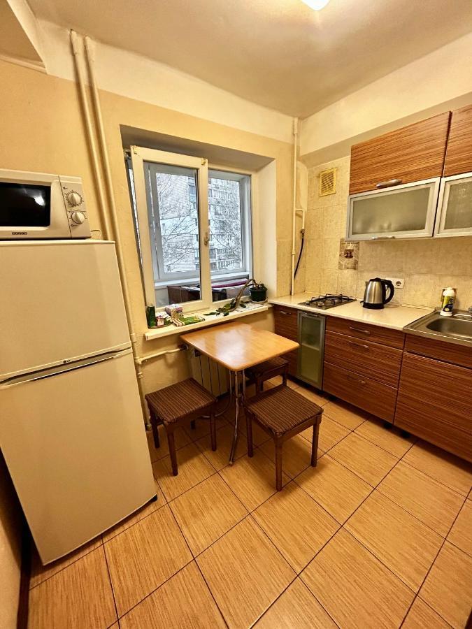 Apartment Near Train Station And Close To City Center Kiev Bagian luar foto