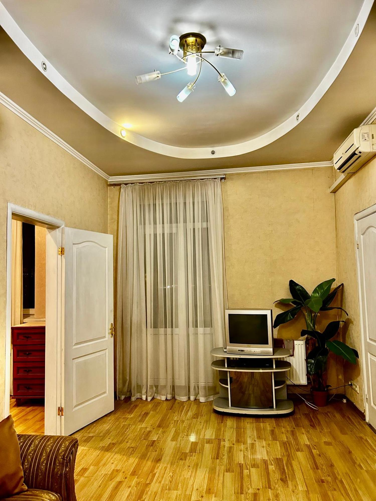 Apartment Near Train Station And Close To City Center Kiev Bagian luar foto