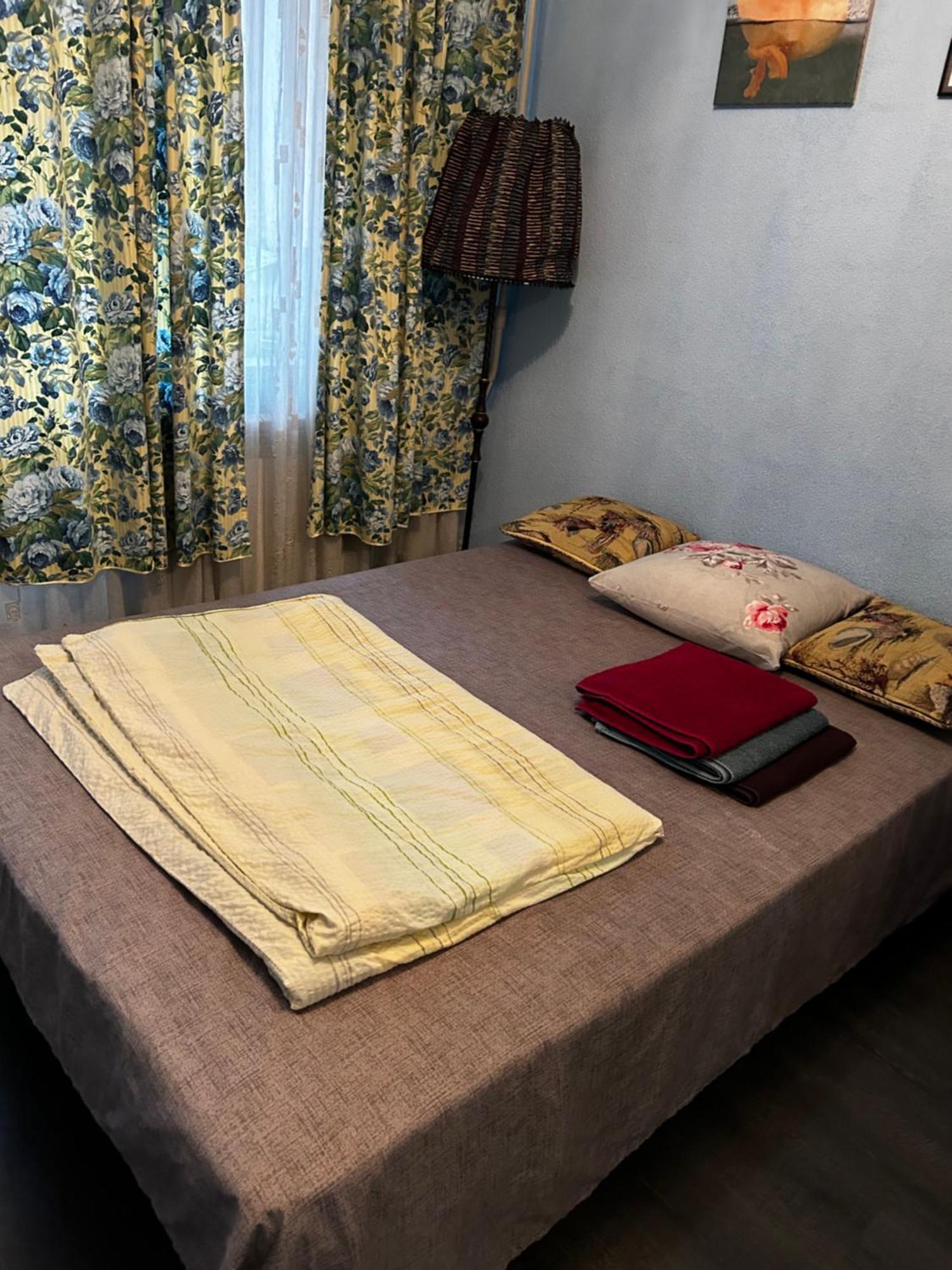 Apartment Near Train Station And Close To City Center Kiev Bagian luar foto